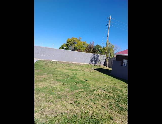 3 BEDROOM FREEHOLD FOR SALE IN DURNACOL